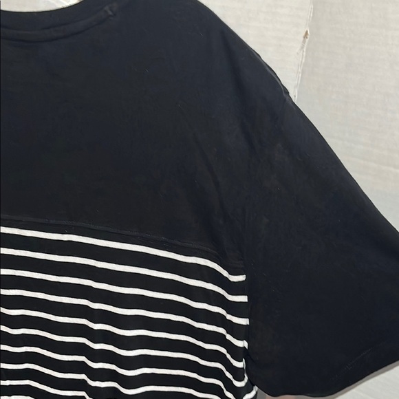 Old Navy Black and White Striped Short Sleeve Tee - Picture 6 of 7